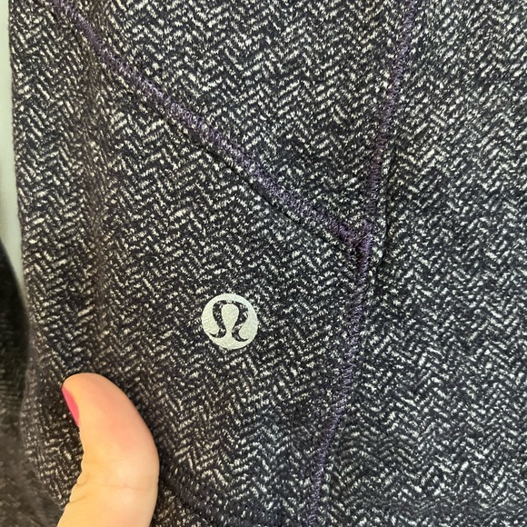 Lululemon jacket size 8 - Picture 4 of 7